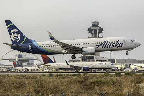 Alaska Airlines Boeing 737-800 N583AS at Los Angeles International Airport (KLAX/LAX)