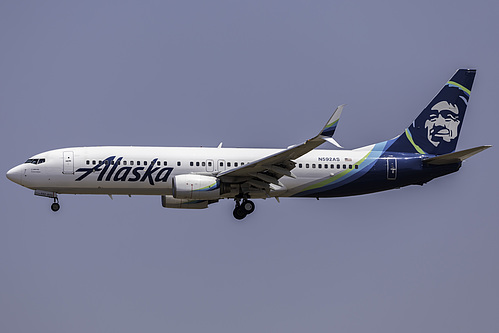 Alaska Airlines Boeing 737-800 N592AS at Los Angeles International Airport (KLAX/LAX)