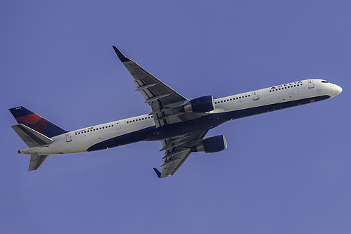 Delta Air Lines Boeing 757-300 N593NW at Los Angeles International Airport (KLAX/LAX) Delta Air Lines Boeing 757-300 N593NW at Los Angeles International Airport (KLAX/LAX)