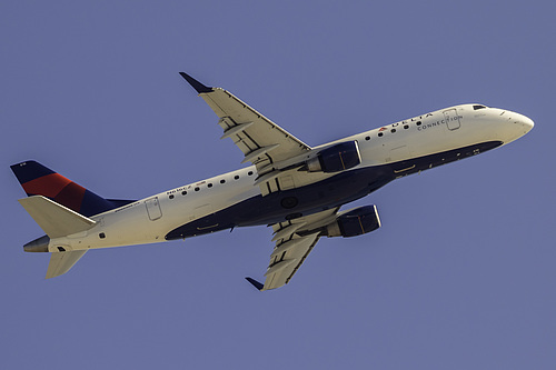 Compass Airlines Embraer ERJ-175 N616CZ at Los Angeles International Airport (KLAX/LAX) Compass Airlines Embraer ERJ-175 N616CZ at Los Angeles International Airport (KLAX/LAX)