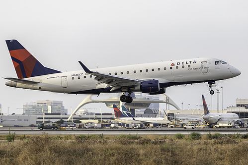 Compass Airlines Embraer ERJ-175 N616CZ at Los Angeles International Airport (KLAX/LAX) Compass Airlines Embraer ERJ-175 N616CZ at Los Angeles International Airport (KLAX/LAX)