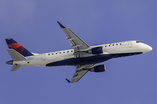Compass Airlines Embraer ERJ-175 N634CZ at Los Angeles International Airport (KLAX/LAX) Compass Airlines Embraer ERJ-175 N634CZ at Los Angeles International Airport (KLAX/LAX)