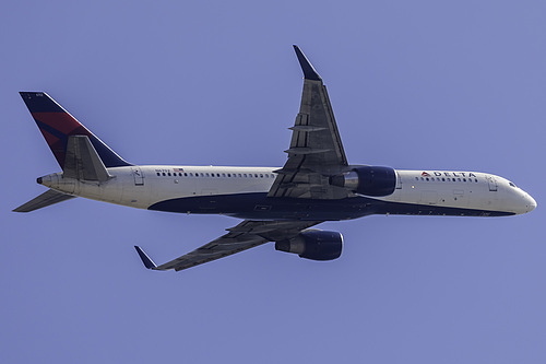 Delta Air Lines Boeing 757-200 N6702 at Los Angeles International Airport (KLAX/LAX)