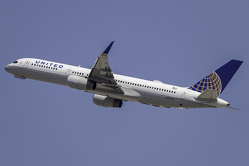 United Airlines Boeing 757-200 N67134 at Los Angeles International Airport (KLAX/LAX)