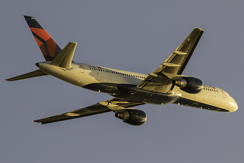 Delta Air Lines Boeing 757-200 N679DA at Los Angeles International Airport (KLAX/LAX)