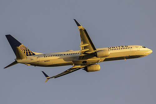 United Airlines Boeing 737-900ER N69813 at Los Angeles International Airport (KLAX/LAX)