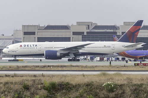 Delta Air Lines Boeing 777-200LR N702DN at Los Angeles International Airport (KLAX/LAX) Delta Air Lines Boeing 777-200LR N702DN at Los Angeles International Airport (KLAX/LAX)