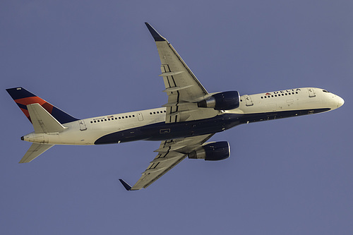 Delta Air Lines Boeing 757-200 N721TW at Los Angeles International Airport (KLAX/LAX)