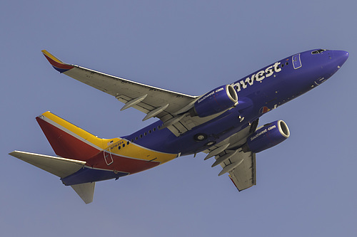 Southwest Airlines Boeing 737-700 N7839A at Los Angeles International Airport (KLAX/LAX)