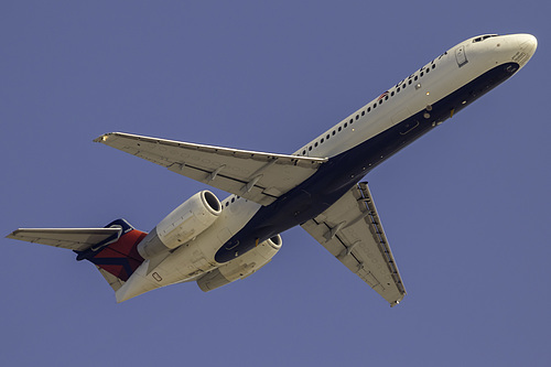 Delta Air Lines Boeing 717-200 N892AT at Los Angeles International Airport (KLAX/LAX)