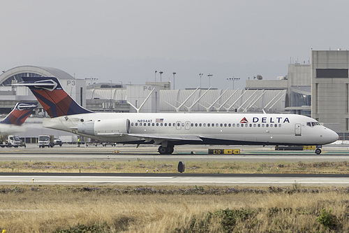 Delta Air Lines Boeing 717-200 N894AT at Los Angeles International Airport (KLAX/LAX)