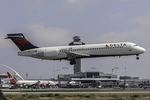 Delta Air Lines Boeing 717-200 N894AT at Los Angeles International Airport (KLAX/LAX) Delta Air Lines Boeing 717-200 N894AT at Los Angeles International Airport (KLAX/LAX)
