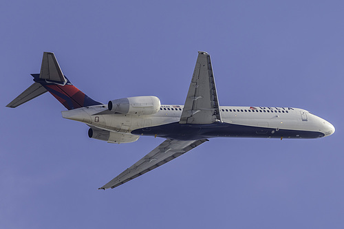 Delta Air Lines Boeing 717-200 N894AT at Los Angeles International Airport (KLAX/LAX)