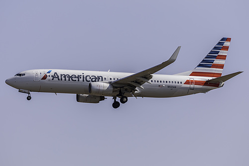 American Airlines Boeing 737-800 N923AN at Los Angeles International Airport (KLAX/LAX) American Airlines Boeing 737-800 N923AN at Los Angeles International Airport (KLAX/LAX)