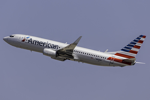 American Airlines Boeing 737-800 N928NN at Los Angeles International Airport (KLAX/LAX) American Airlines Boeing 737-800 N928NN at Los Angeles International Airport (KLAX/LAX)
