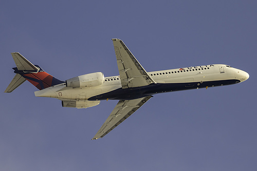 Delta Air Lines Boeing 717-200 N965AT at Los Angeles International Airport (KLAX/LAX)