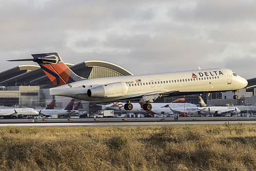 Delta Air Lines Boeing 717-200 N985AT at Los Angeles International Airport (KLAX/LAX)