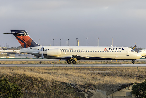 Delta Air Lines Boeing 717-200 N995AT at Los Angeles International Airport (KLAX/LAX) Delta Air Lines Boeing 717-200 N995AT at Los Angeles International Airport (KLAX/LAX)