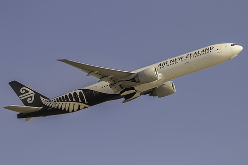 Air New Zealand Boeing 777-300ER ZK-OKP at Los Angeles International Airport (KLAX/LAX)