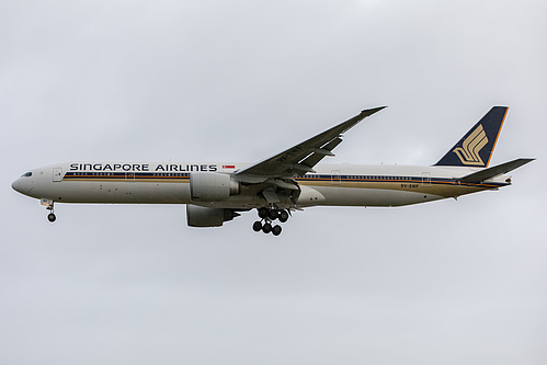 Singapore Airlines Boeing 777-300ER 9V-SWF at London Heathrow Airport (EGLL/LHR)