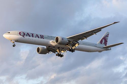 Qatar Airways Boeing 777-300ER A7-BAK at London Heathrow Airport (EGLL/LHR)