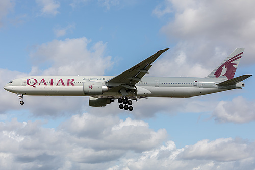 Qatar Airways Boeing 777-300ER A7-BED at London Heathrow Airport (EGLL/LHR) Qatar Airways Boeing 777-300ER A7-BED at London Heathrow Airport (EGLL/LHR)