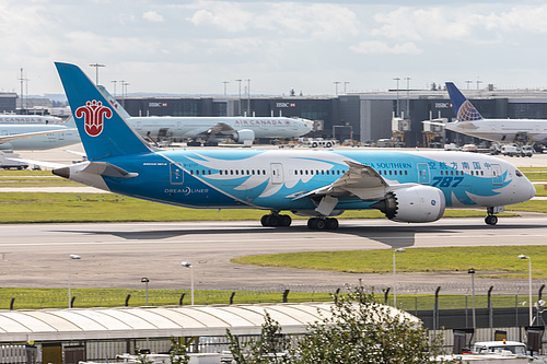 China Southern Airlines Boeing 787-8 B-2737 at London Heathrow Airport (EGLL/LHR) China Southern Airlines Boeing 787-8 B-2737 at London Heathrow Airport (EGLL/LHR)