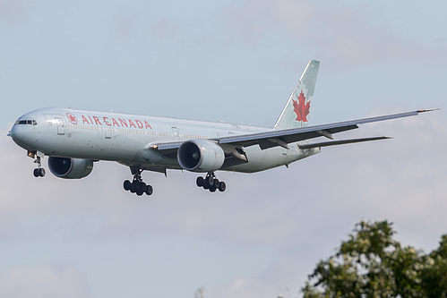 Air Canada Boeing 777-300ER C-FITL at London Heathrow Airport (EGLL/LHR)