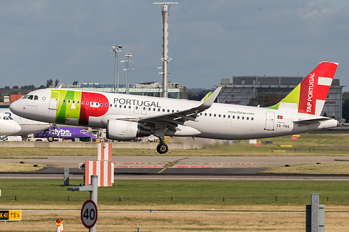 TAP Portugal Airbus A320-200 CS-TNS at London Heathrow Airport (EGLL/LHR)