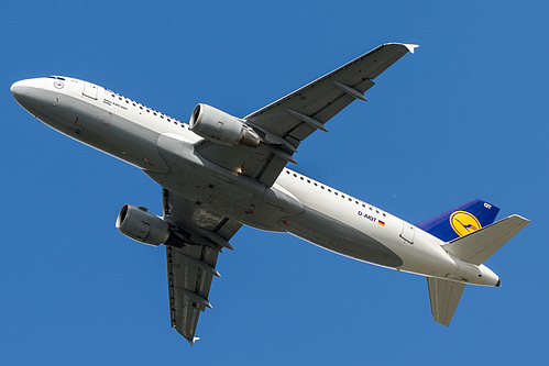 Lufthansa Airbus A320-200 D-AIQT at London Heathrow Airport (EGLL/LHR)