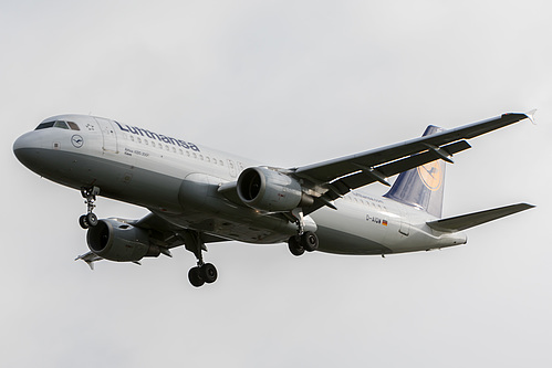 Lufthansa Airbus A320-200 D-AIQW at London Heathrow Airport (EGLL/LHR)