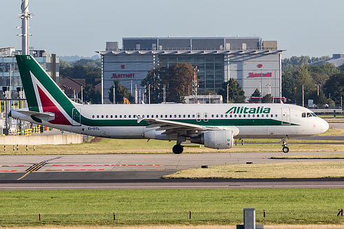 Alitalia Airbus A320-200 EI-DTL at London Heathrow Airport (EGLL/LHR)