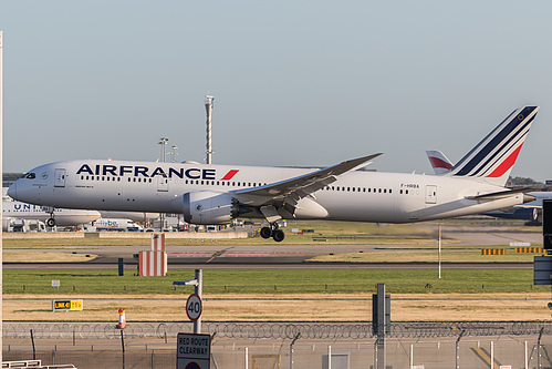 Air France Boeing 787-9 F-HRBA at London Heathrow Airport (EGLL/LHR) Air France Boeing 787-9 F-HRBA at London Heathrow Airport (EGLL/LHR)