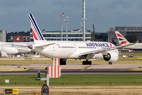 Air France Boeing 787-9 F-HRBA at London Heathrow Airport (EGLL/LHR) Air France Boeing 787-9 F-HRBA at London Heathrow Airport (EGLL/LHR)