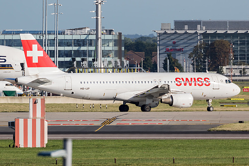 Swiss International Air Lines Airbus A320-200 HB-IJP at London Heathrow Airport (EGLL/LHR)