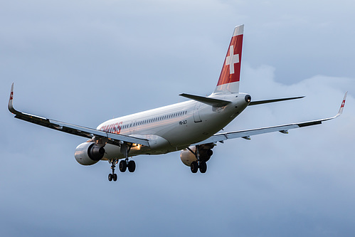 Swiss International Air Lines Airbus A320-200 HB-JLT at London Heathrow Airport (EGLL/LHR)