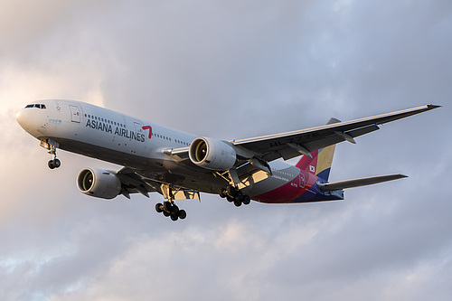 Asiana Airlines Boeing 777-200ER HL7775 at London Heathrow Airport (EGLL/LHR) Asiana Airlines Boeing 777-200ER HL7775 at London Heathrow Airport (EGLL/LHR)