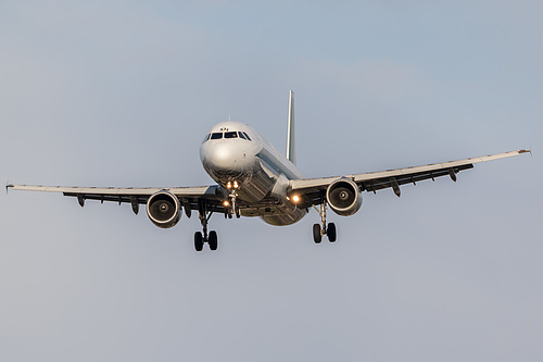 Alitalia Airbus A321-100 I-BIXN at London Heathrow Airport (EGLL/LHR)