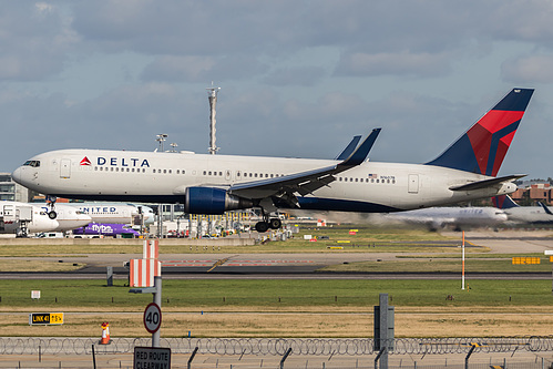 Delta Air Lines Boeing 767-300ER N1607B at London Heathrow Airport (EGLL/LHR) Delta Air Lines Boeing 767-300ER N1607B at London Heathrow Airport (EGLL/LHR)