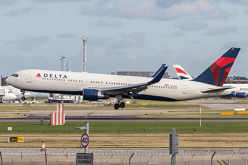 Delta Air Lines Boeing 767-300ER N171DN at London Heathrow Airport (EGLL/LHR) Delta Air Lines Boeing 767-300ER N171DN at London Heathrow Airport (EGLL/LHR)