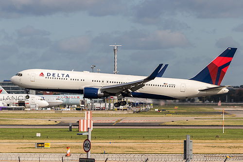 Delta Air Lines Boeing 767-300ER N175DN at London Heathrow Airport (EGLL/LHR)