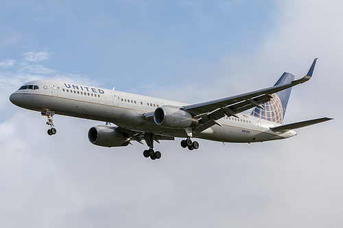 United Airlines Boeing 757-200 N21108 at London Heathrow Airport (EGLL/LHR)