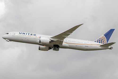 United Airlines Boeing 787-9 N35953 at London Heathrow Airport (EGLL/LHR)