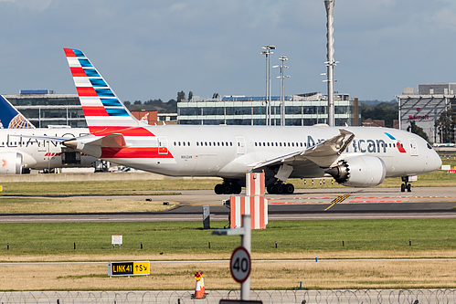 American Airlines Boeing 787-8 N802AN at London Heathrow Airport (EGLL/LHR) American Airlines Boeing 787-8 N802AN at London Heathrow Airport (EGLL/LHR)
