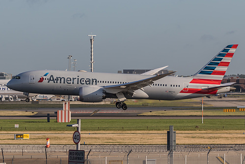 American Airlines Boeing 787-8 N807AA at London Heathrow Airport (EGLL/LHR) American Airlines Boeing 787-8 N807AA at London Heathrow Airport (EGLL/LHR)
