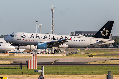 Austrian Airlines Airbus A320-200 OE-LBX at London Heathrow Airport (EGLL/LHR) Austrian Airlines Airbus A320-200 OE-LBX at London Heathrow Airport (EGLL/LHR)