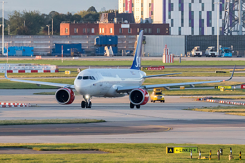 Scandinavian Airlines Airbus A320neo SE-ROC at London Heathrow Airport (EGLL/LHR)