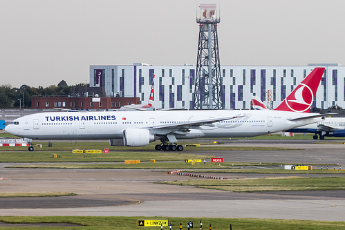 Turkish Airlines Boeing 777-300ER TC-JJZ at London Heathrow Airport (EGLL/LHR) Turkish Airlines Boeing 777-300ER TC-JJZ at London Heathrow Airport (EGLL/LHR)
