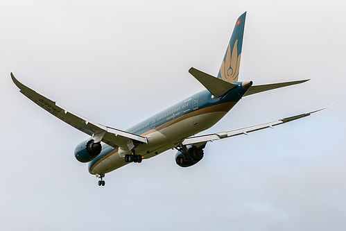 Vietnam Airlines Boeing 787-9 VN-A870 at London Heathrow Airport (EGLL/LHR)