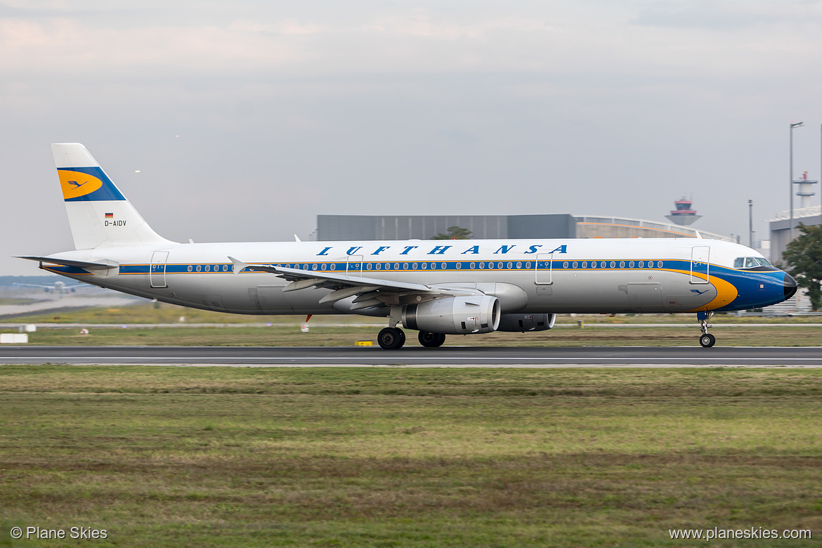 Lufthansa Airbus A321-200 D-AIDV at Frankfurt am Main International Airport (EDDF/FRA)